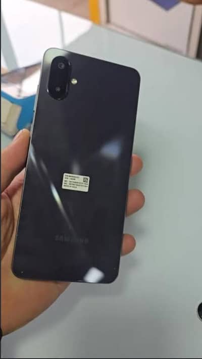 Samsung Mobile M06 5G 10by10 condition 4/128 pta approved