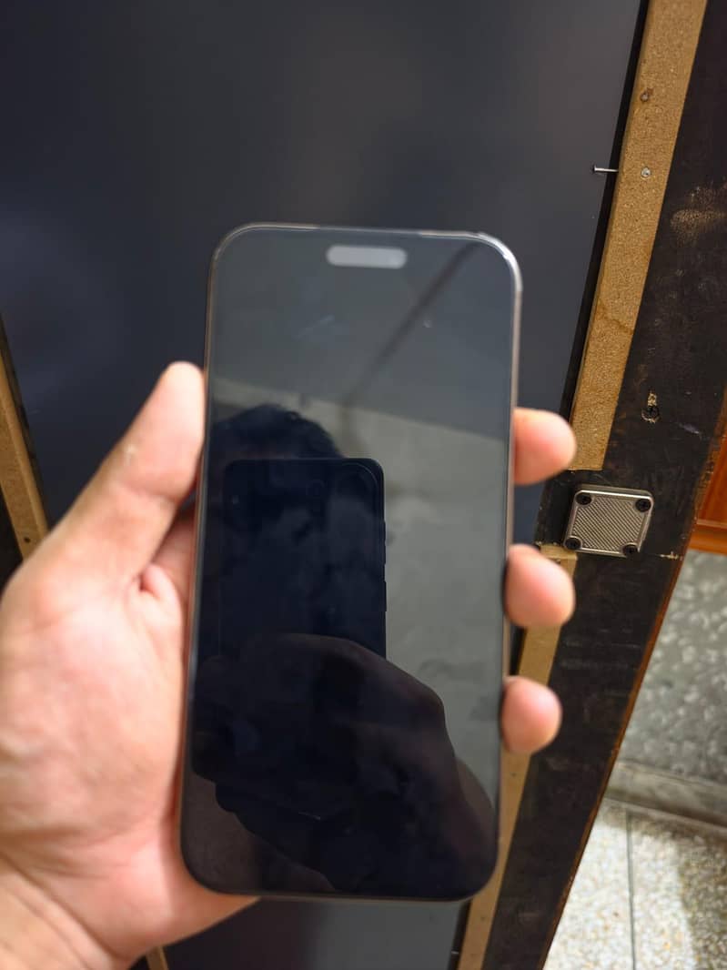 Apple iPhone 16 Pro Max 4