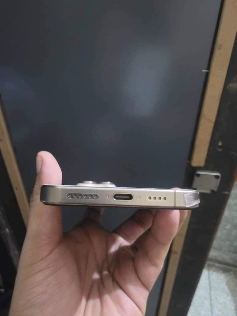 Apple iPhone 16 Pro Max 5