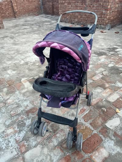10/10 condition pram/baby stroller available for sale