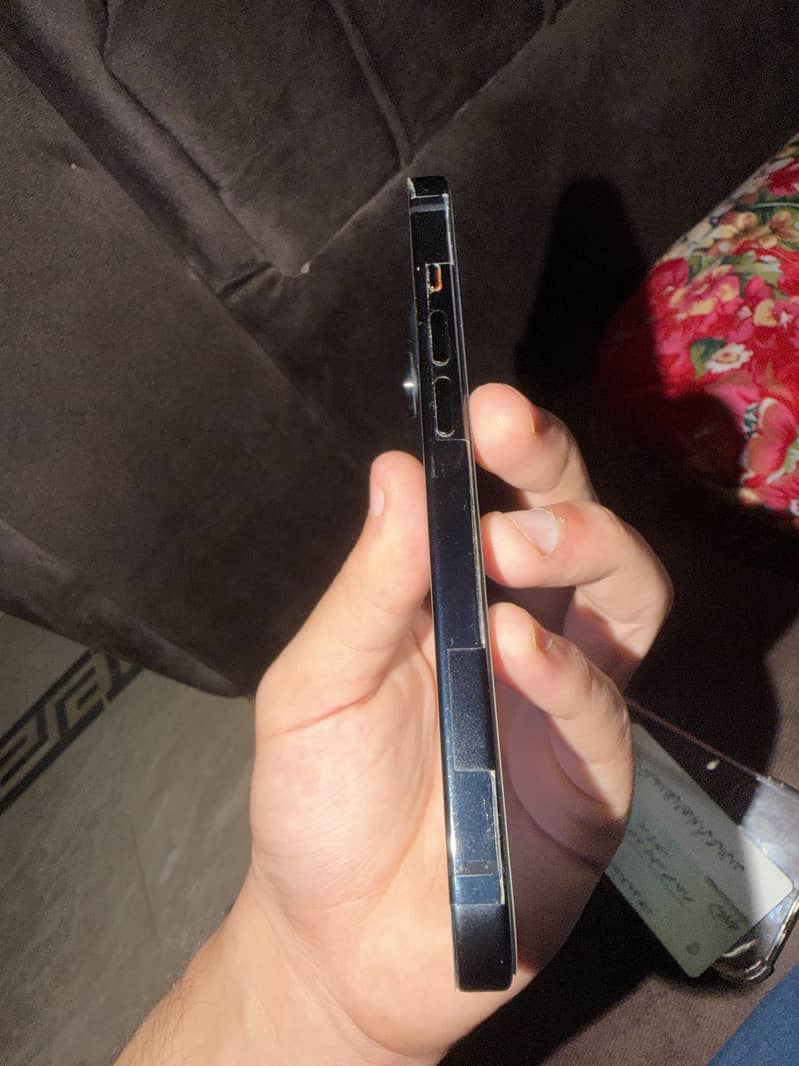 Apple iPhone 15 4
