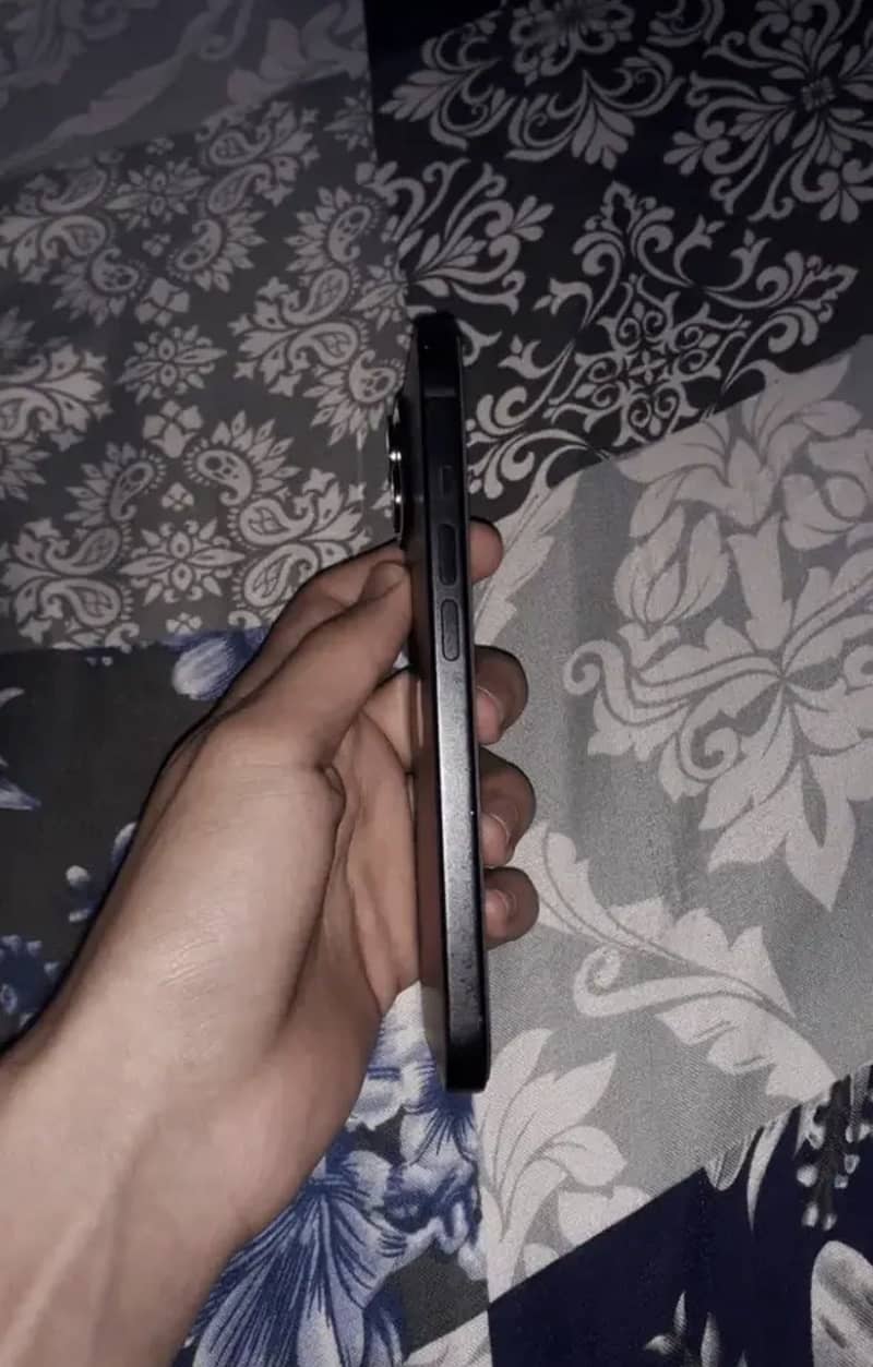 Apple iPhone 15 2