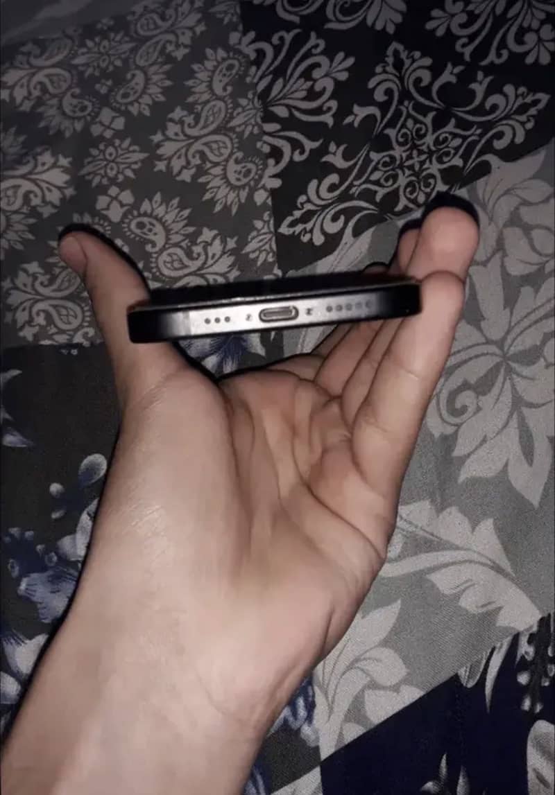Apple iPhone 15 3