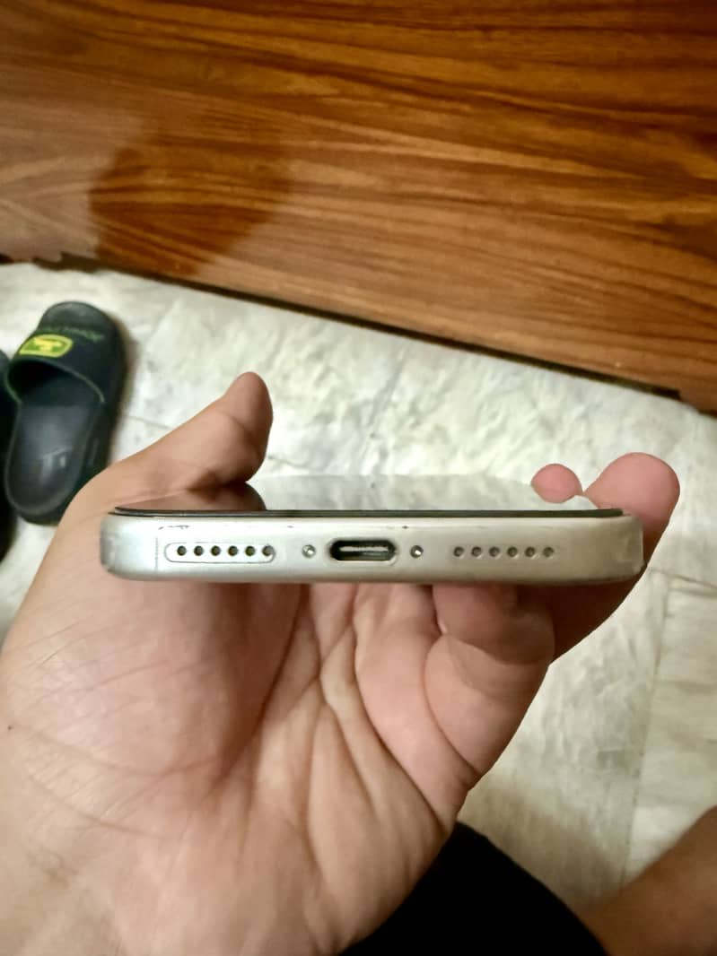 Apple iPhone 17 Pro Max 4