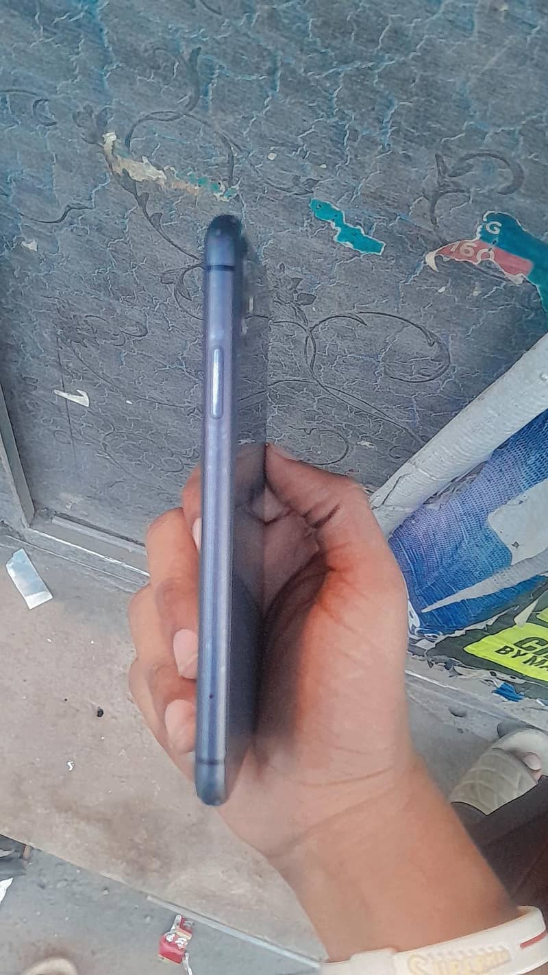 Apple iPhone 11 3