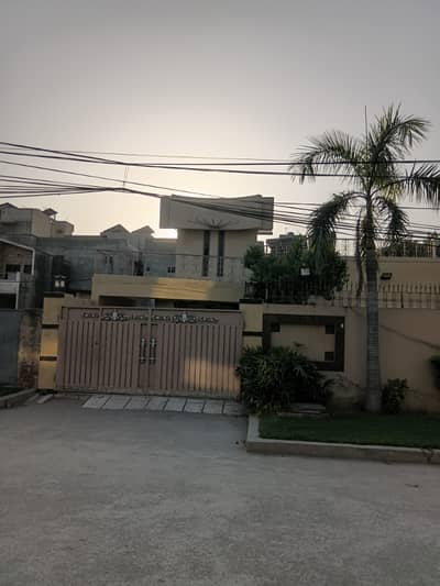24 marla commerical building for rent