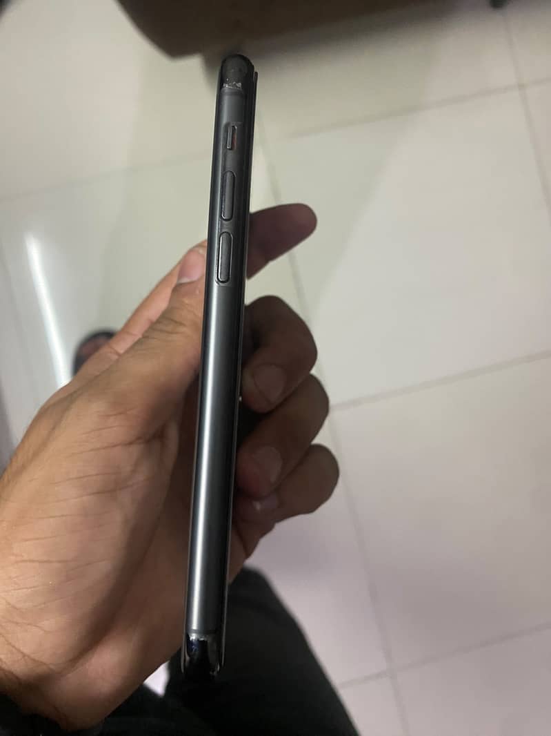 Apple iPhone 11 Pro 1