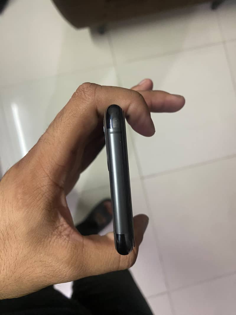Apple iPhone 11 Pro 2