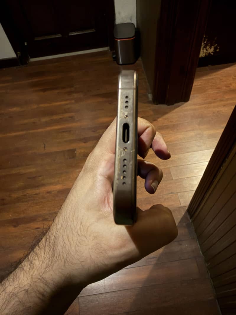 Apple iPhone 16 Pro 4