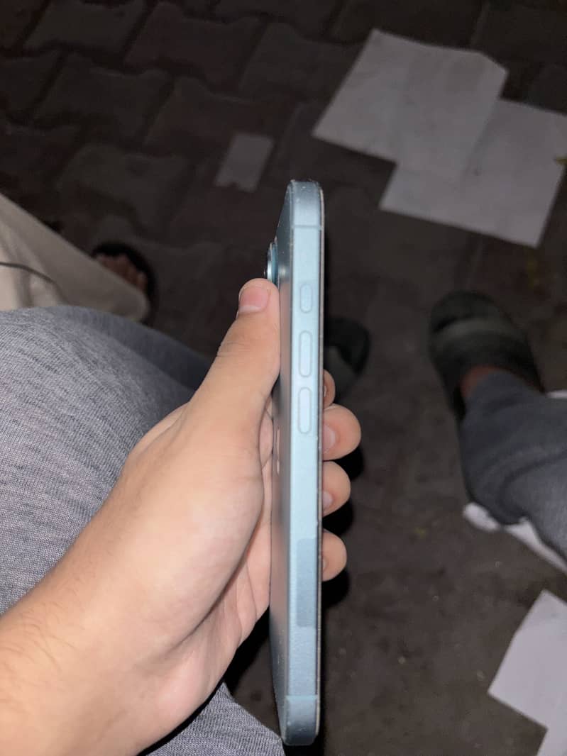 Apple iPhone 16 2