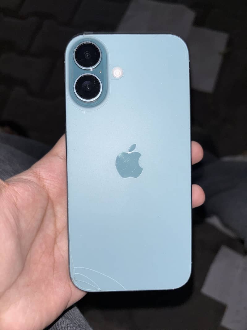 Apple iPhone 16 3