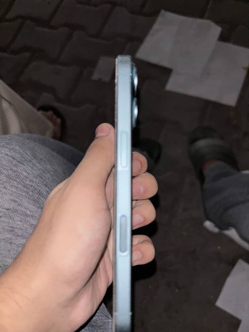 Apple iPhone 16 4