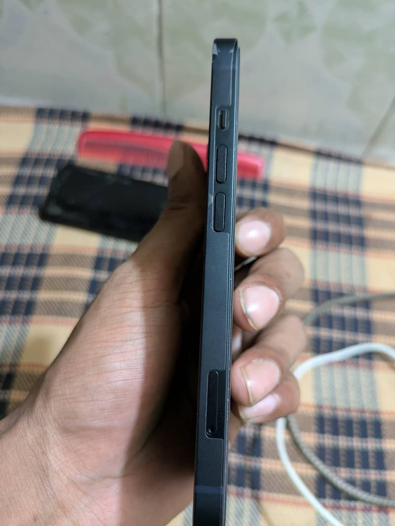 Apple iPhone 13 3