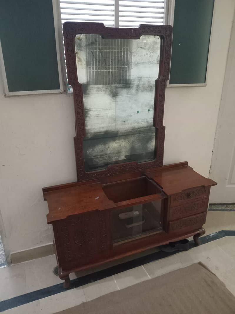 dressing  table 0