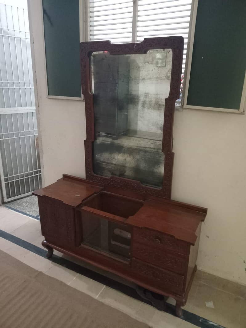 dressing  table 1