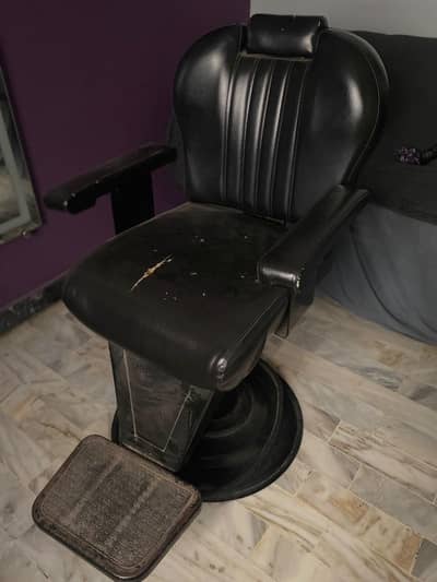 Black salon/ barber chair used, good condition