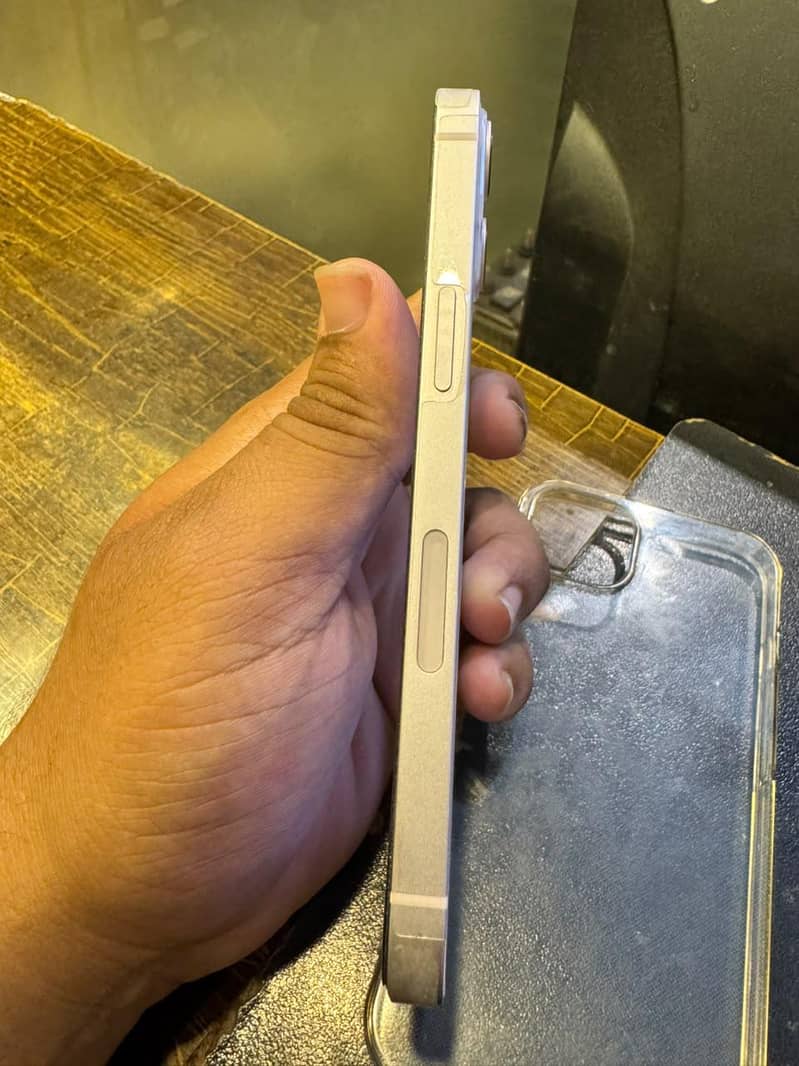 Apple iPhone 13 1