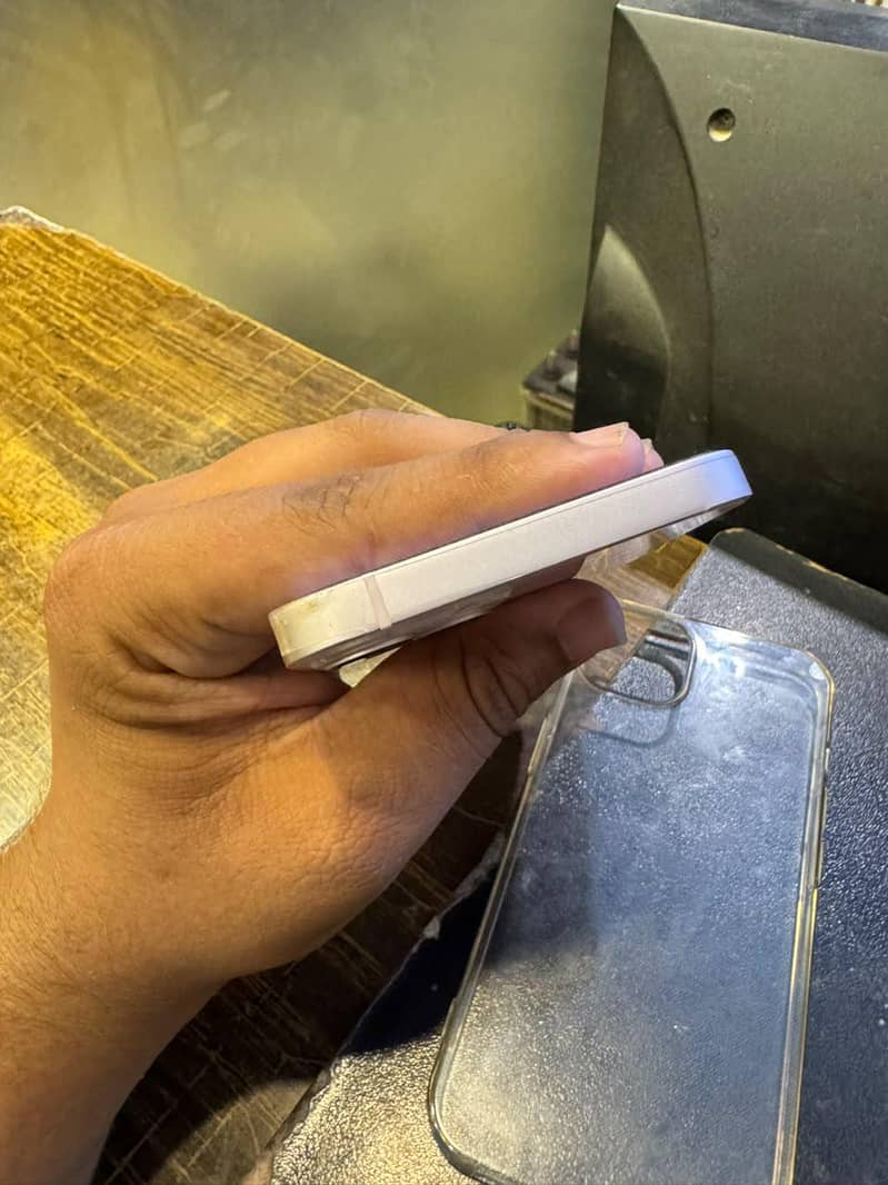 Apple iPhone 13 2