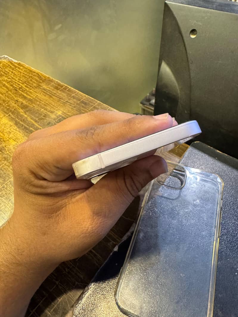 Apple iPhone 13 6