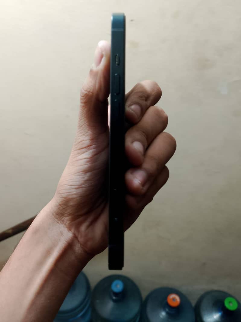 Apple iPhone 13 2