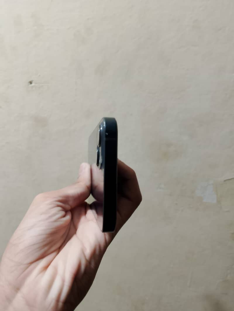 Apple iPhone 13 5