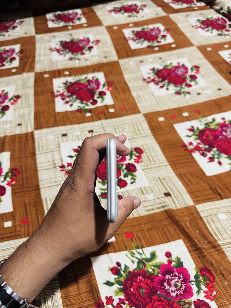 Apple iPhone 7 Plus 5