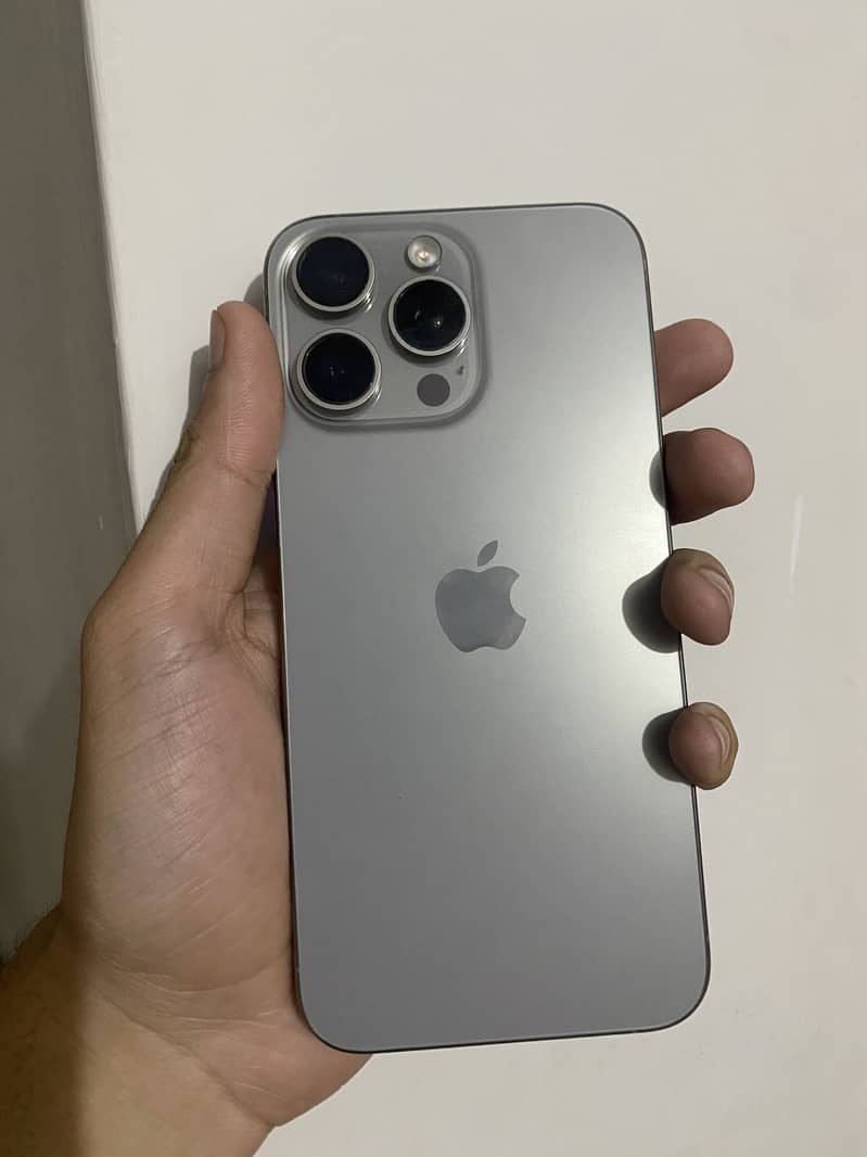 Apple iPhone 15 Pro Max 2