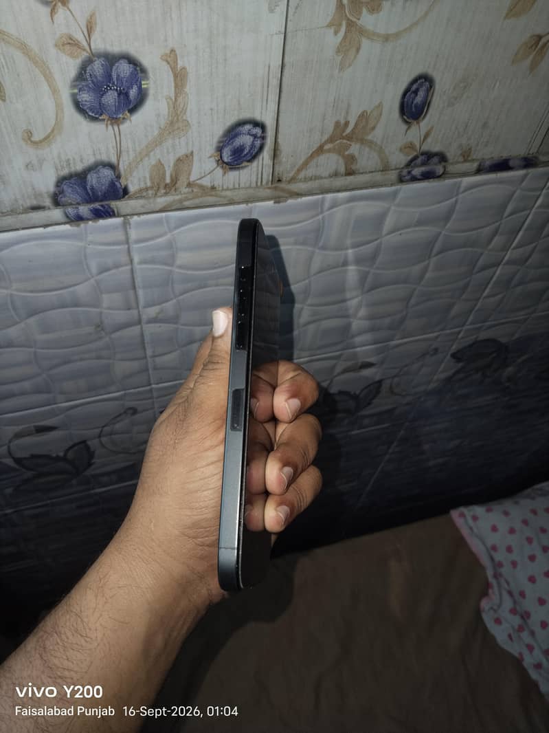 Apple iPhone 15 Pro Max 2