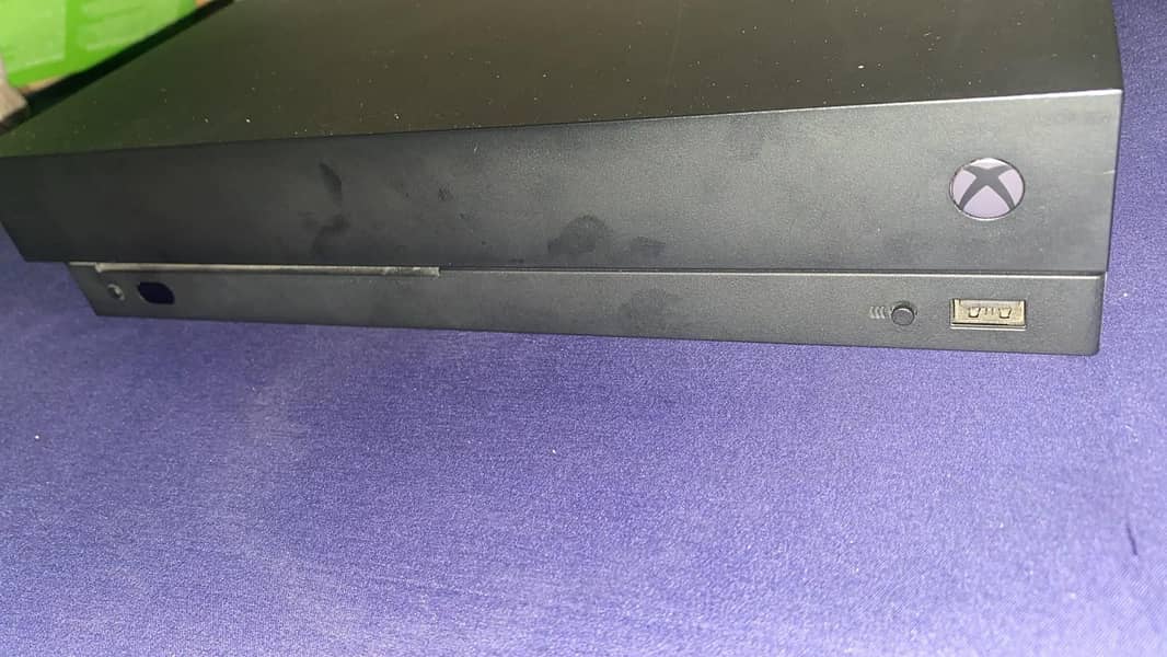 XBOX ONE X 2
