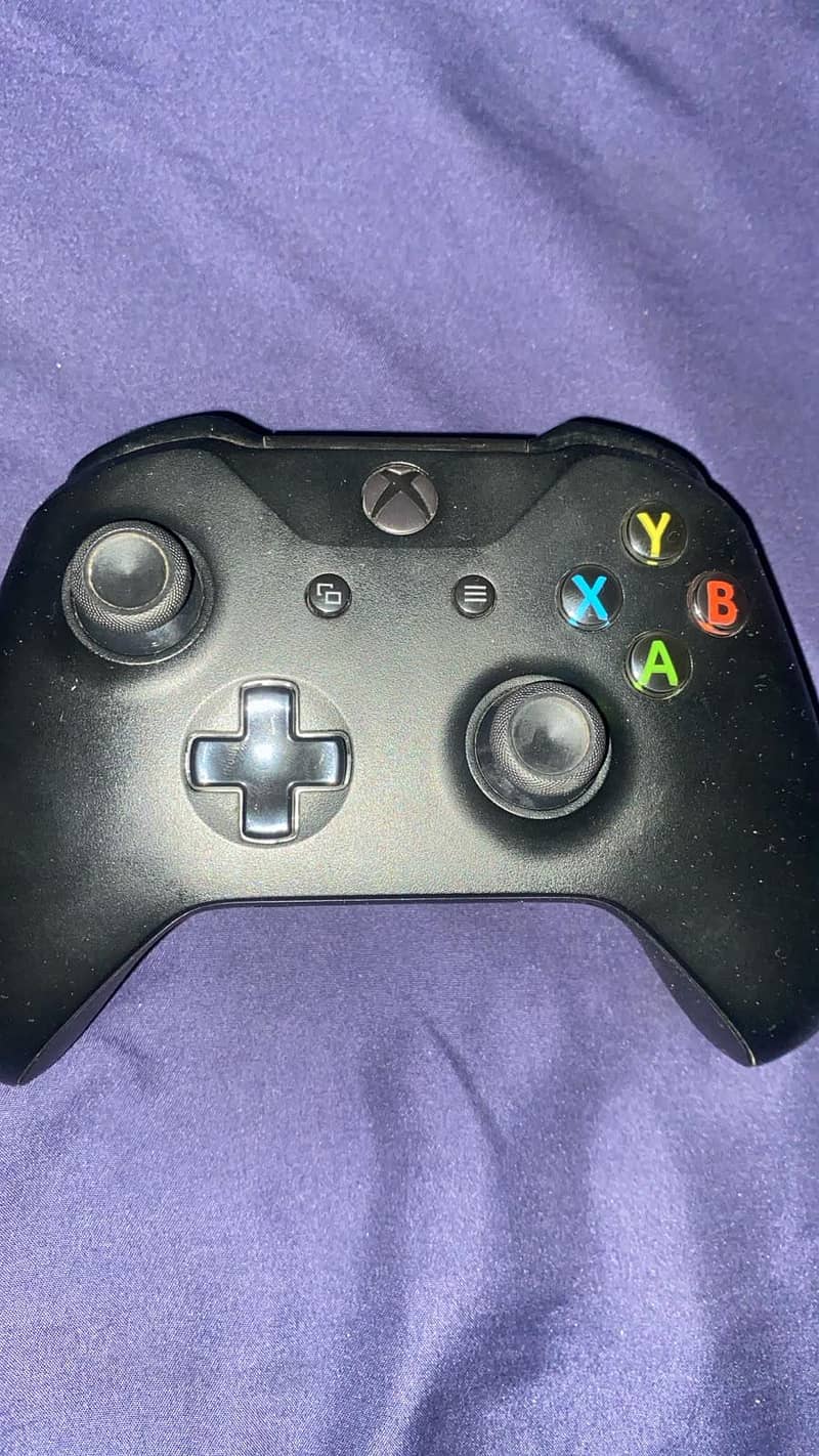 XBOX ONE X 4
