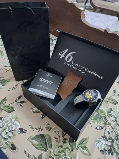 selling my smart watch with complete box