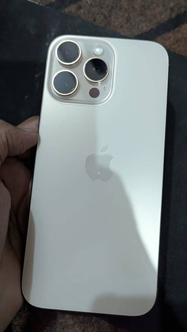 Apple iPhone 16 Pro Max 2