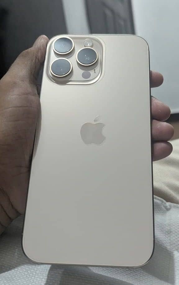 Apple iPhone 16 Pro Max 3