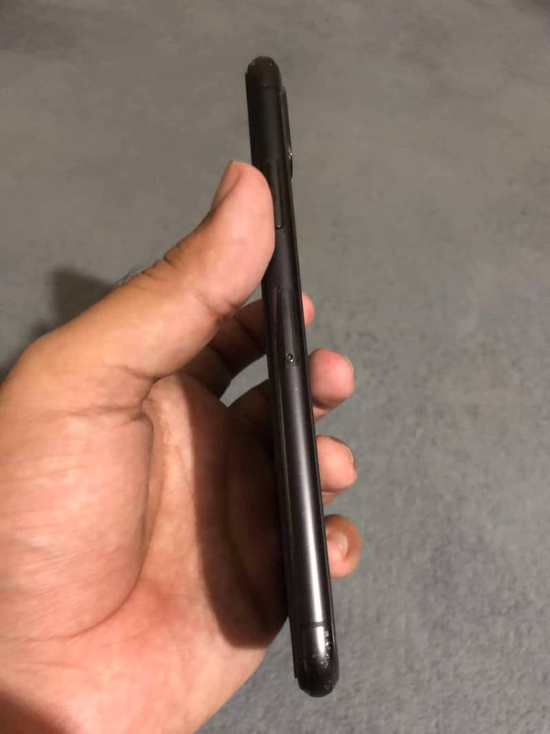 Apple iPhone X 4
