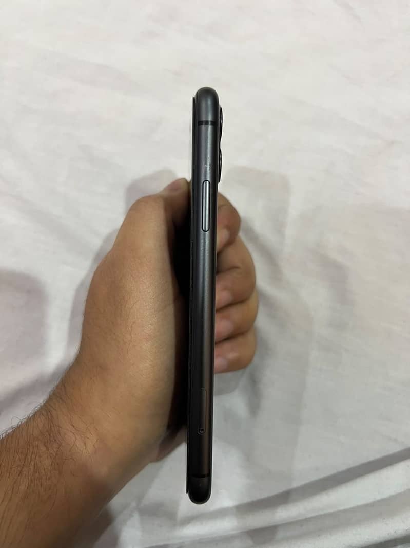 Apple iPhone 11 4