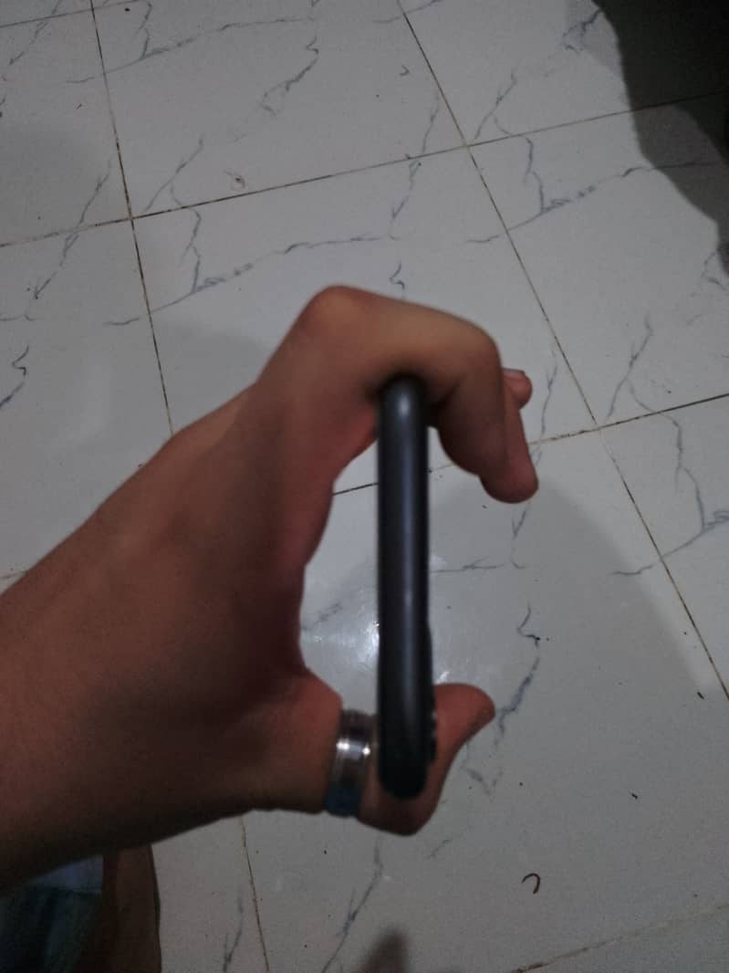 Apple iPhone 11 3