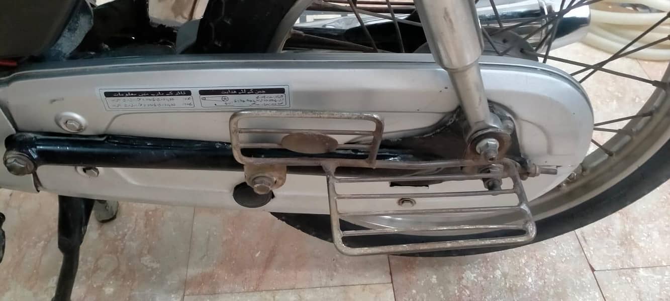 Honda CD70 4