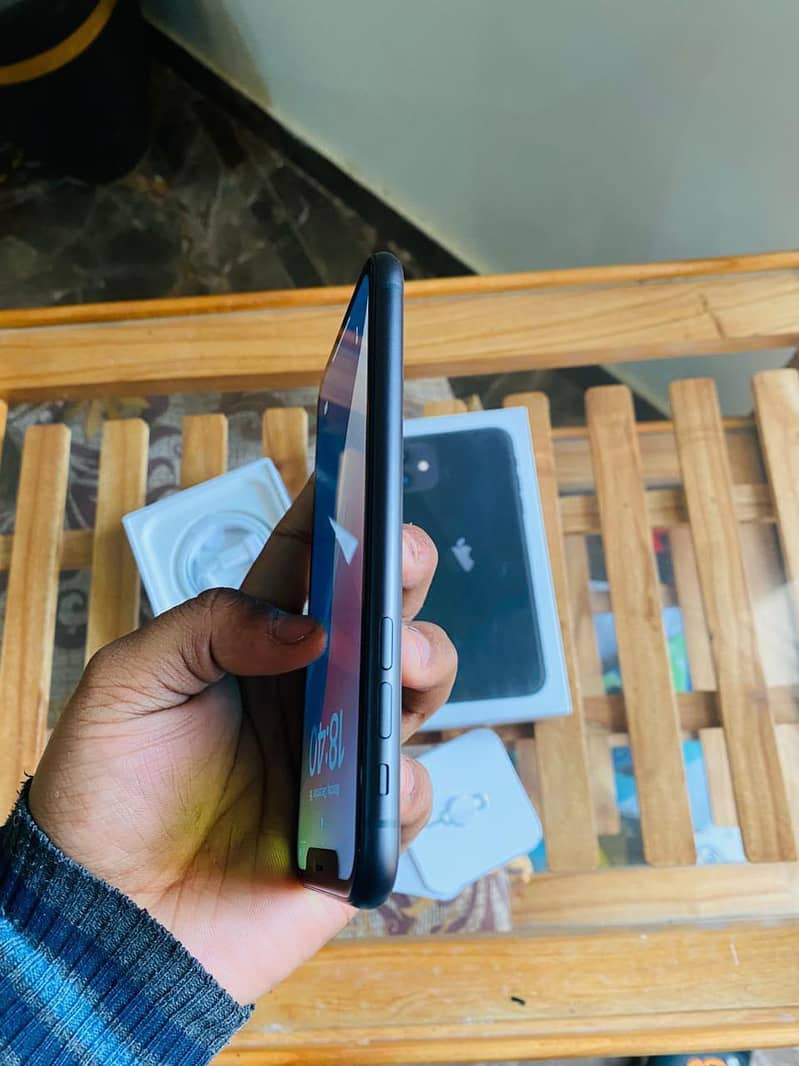 Apple iPhone 11 3