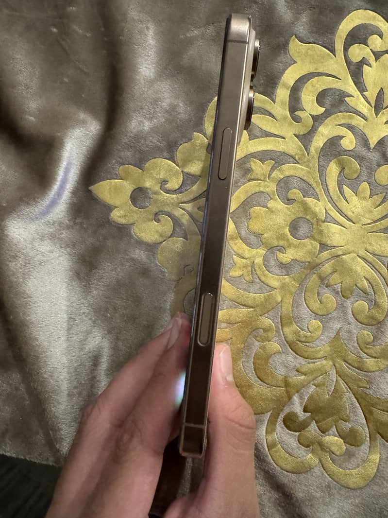 Apple iPhone 16 Pro Max 6