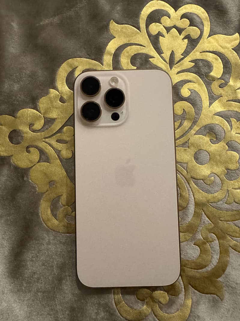 Apple iPhone 16 Pro Max 7