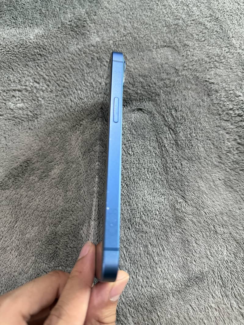 Apple iPhone 13 2