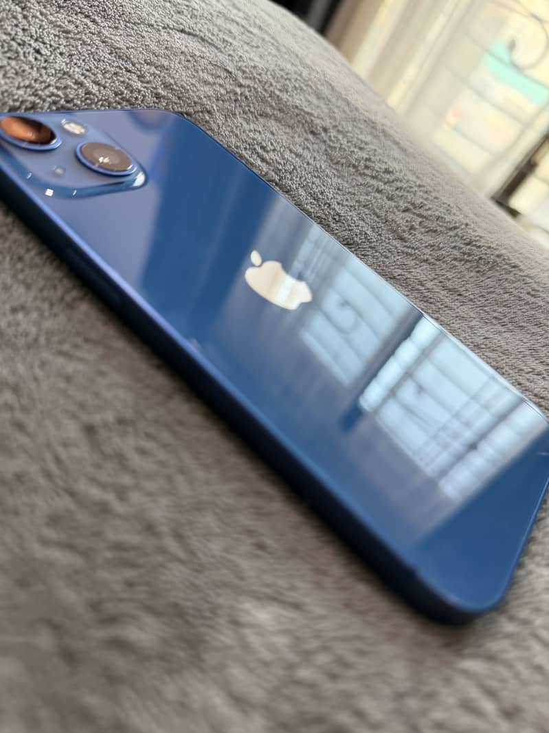 Apple iPhone 13 7