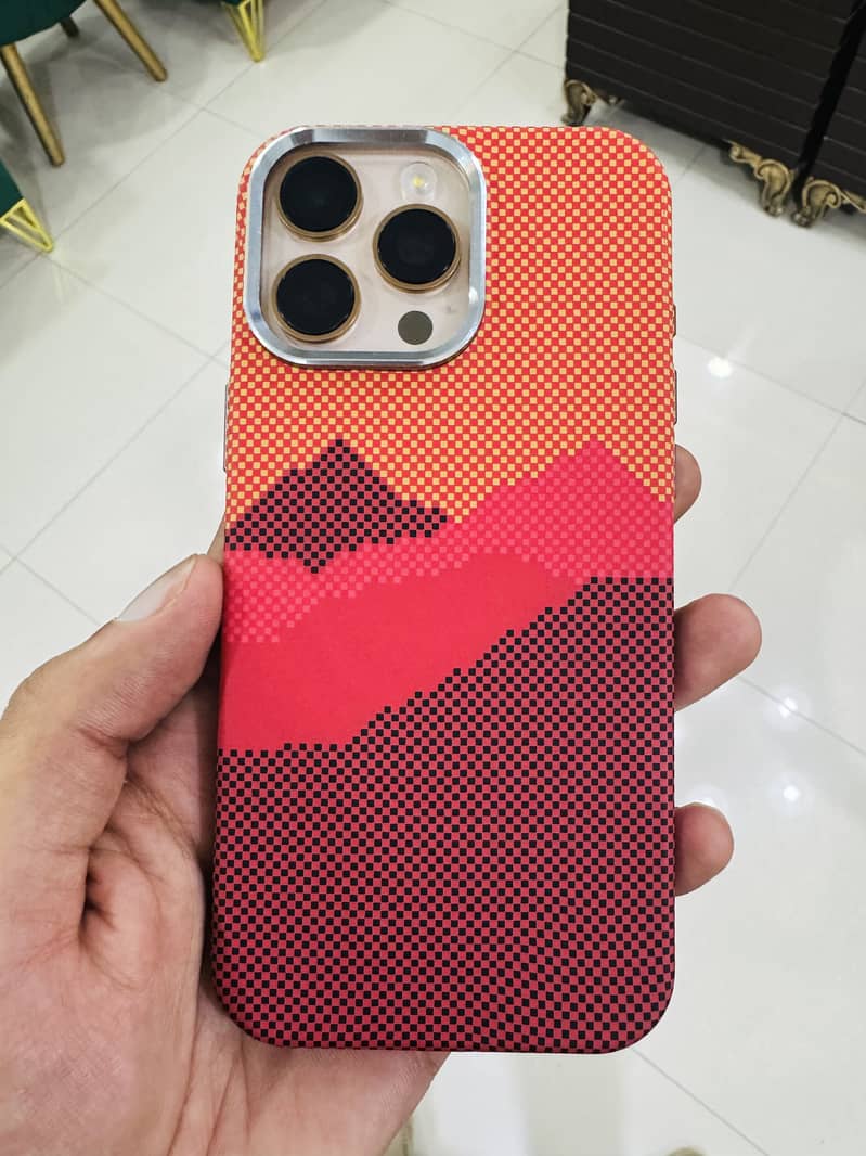 Apple iPhone 16 Pro Max 0