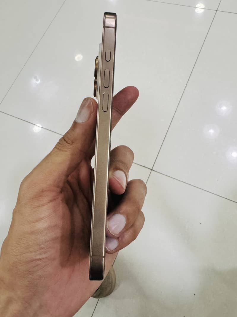 Apple iPhone 16 Pro Max 5