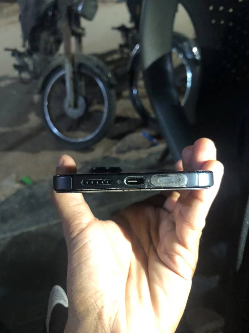Apple iPhone 15 plus 2