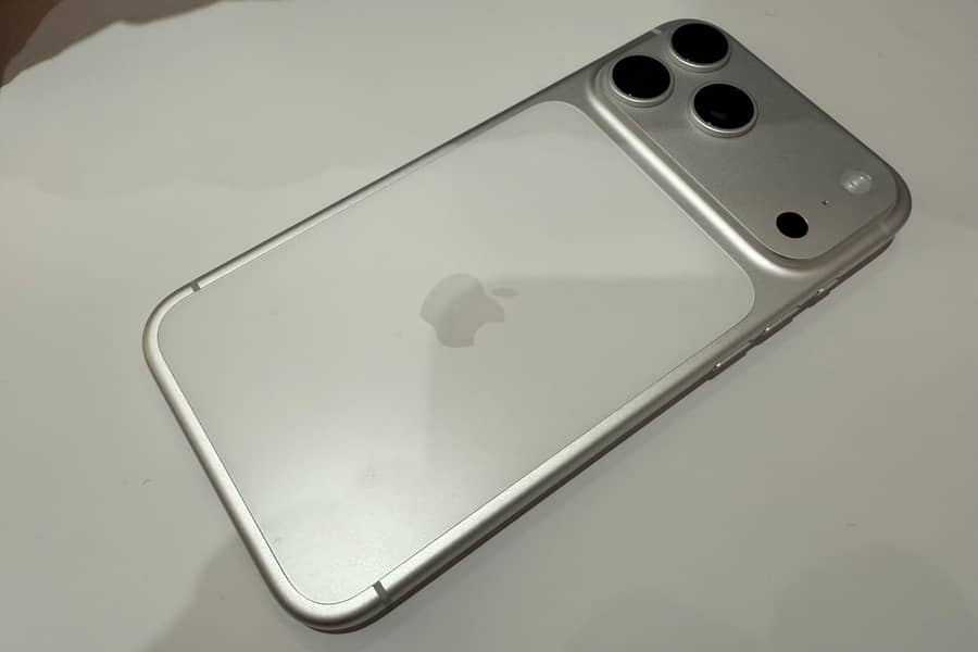 Apple iPhone 17 Pro Max 1