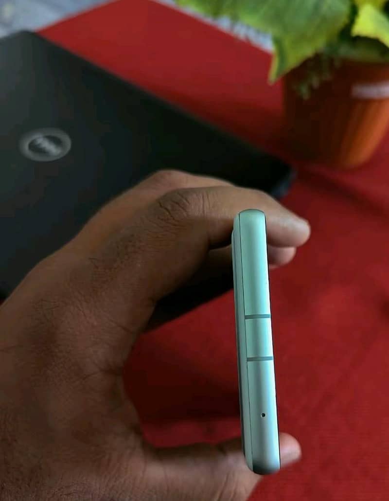Google Pixel 7a 2