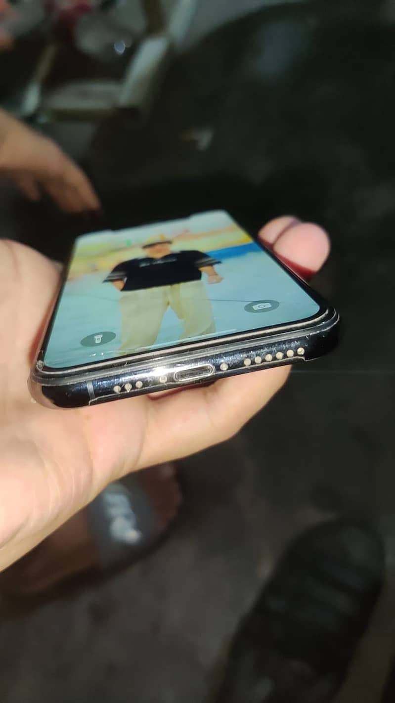 Apple iPhone XS 3