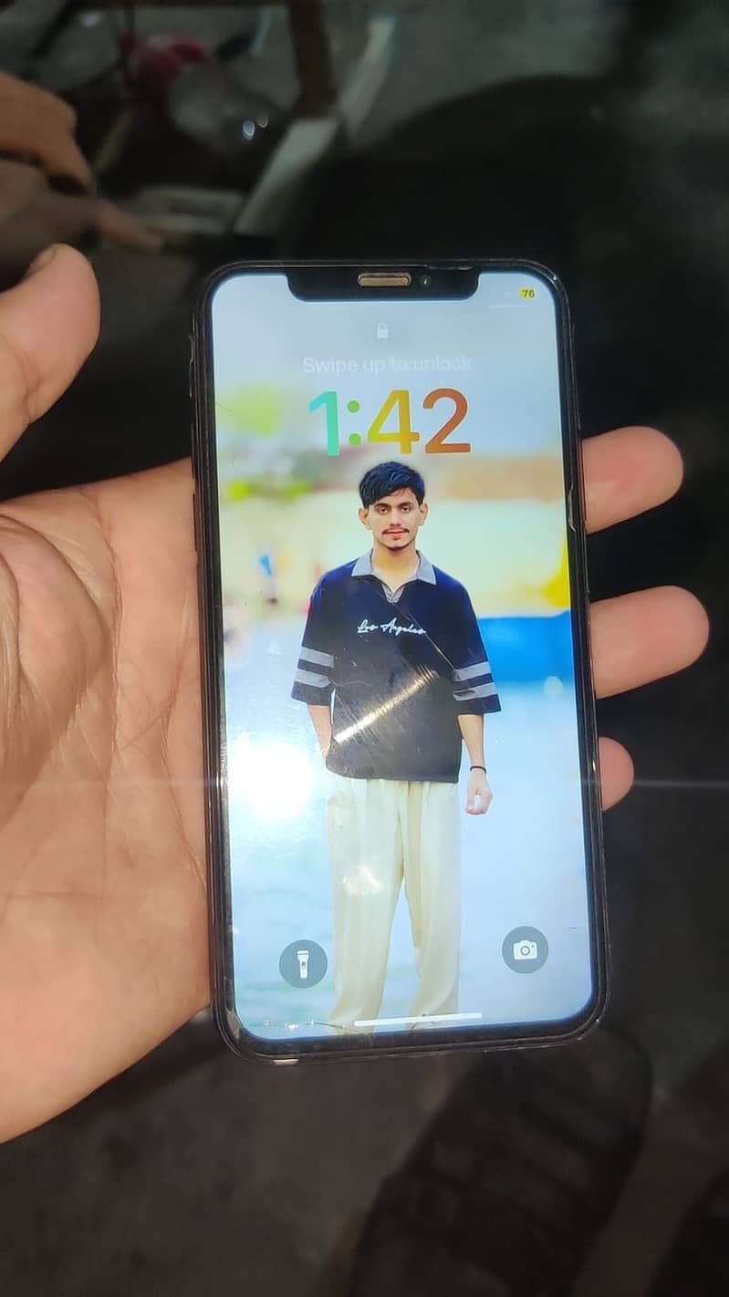 Apple iPhone XS 4
