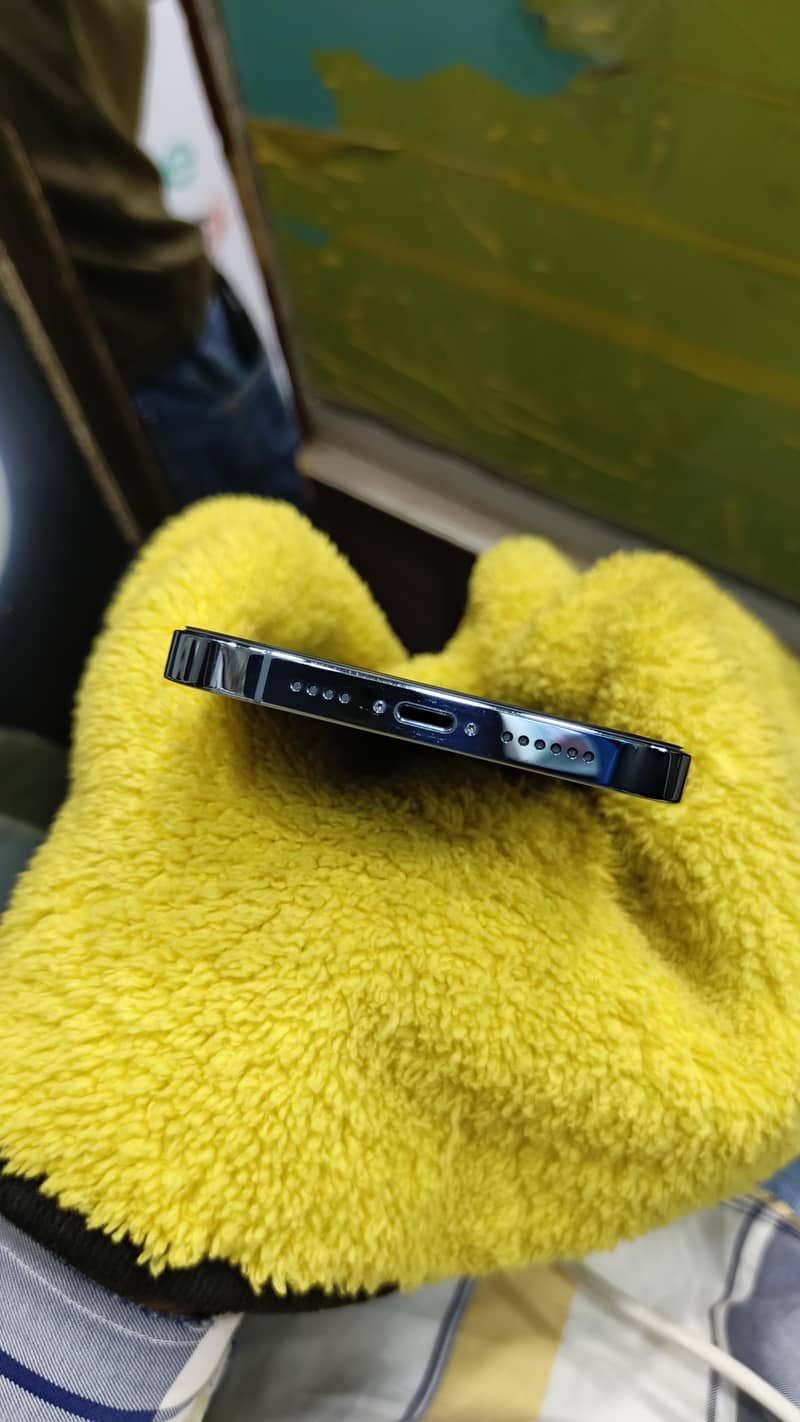 Apple iPhone 13 Pro Max 4